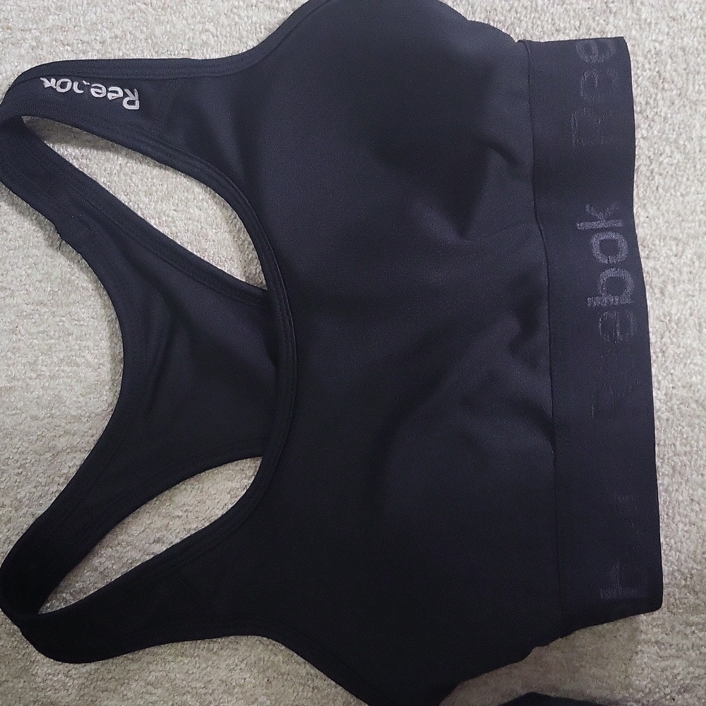 2 Womens Sports Bras Size Xs-Nike And Reebok - Picture 2 of 9